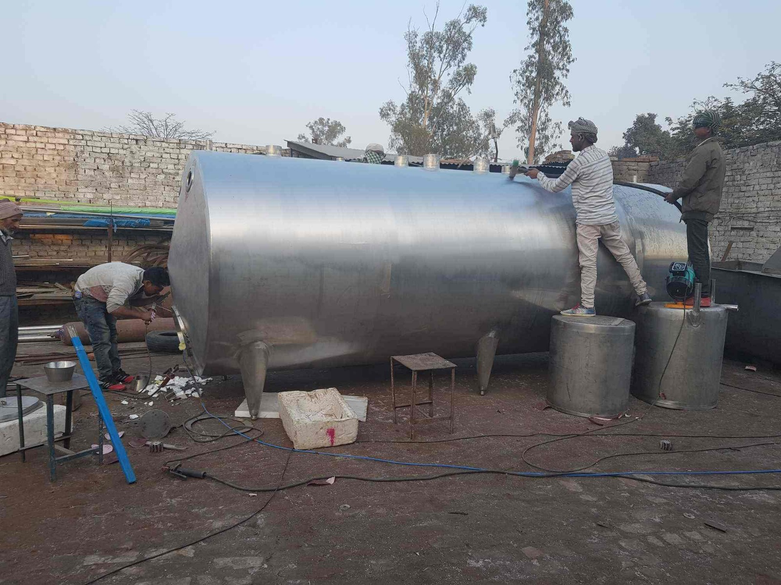 Large SS Tank Outdoor Fabrication